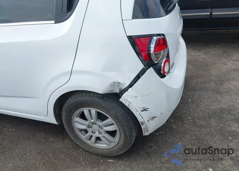 2015 Chevrolet Sonic Lt Manual z USA, uszkodzony, nr VIN 1G1JD6SB1F4131930